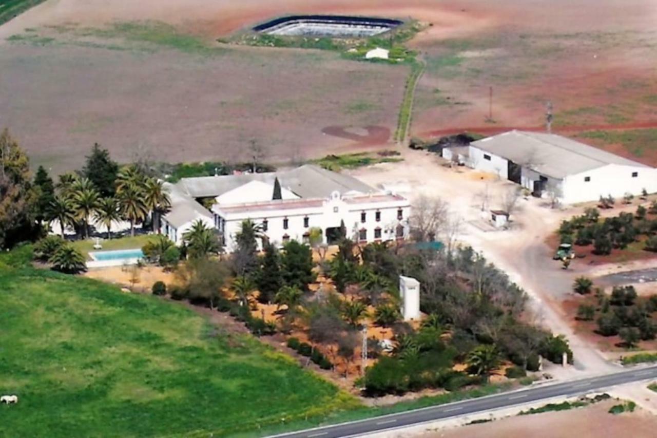 HACIENDA CHAMBERGO Casa en la campiña sevillana Écija Exterior foto
